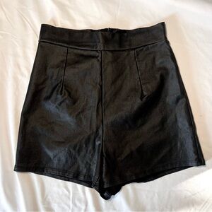 Windsor High Waisted Short Shorts Faux Leather Hotpants size small